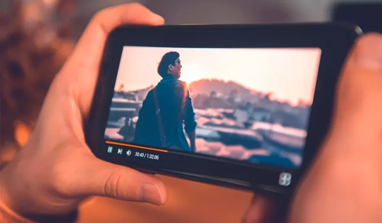 Read more about the article Os Melhores Aplicativos para Assistir Filmes Online: Entretenimento ao Alcance das Suas Mãos